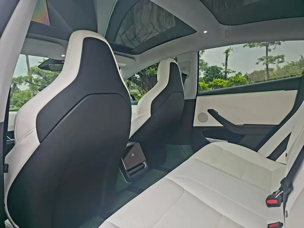 Tesla Model 3 — фото 4