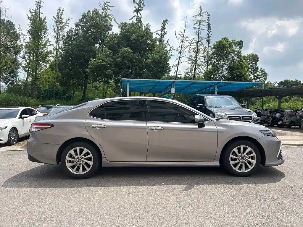 Toyota Camry — фото 6