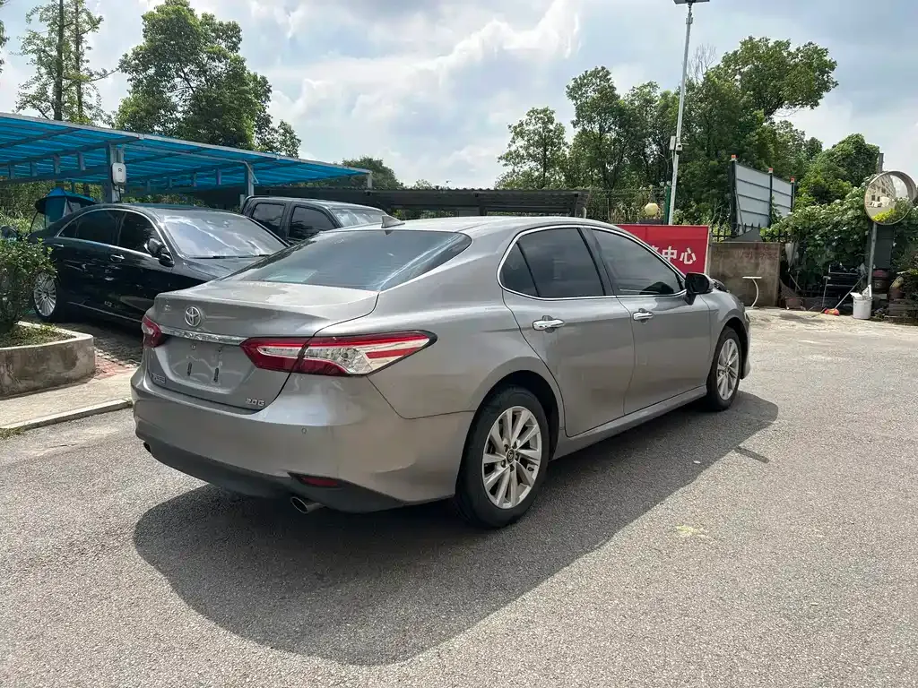 Toyota Camry — фото 7
