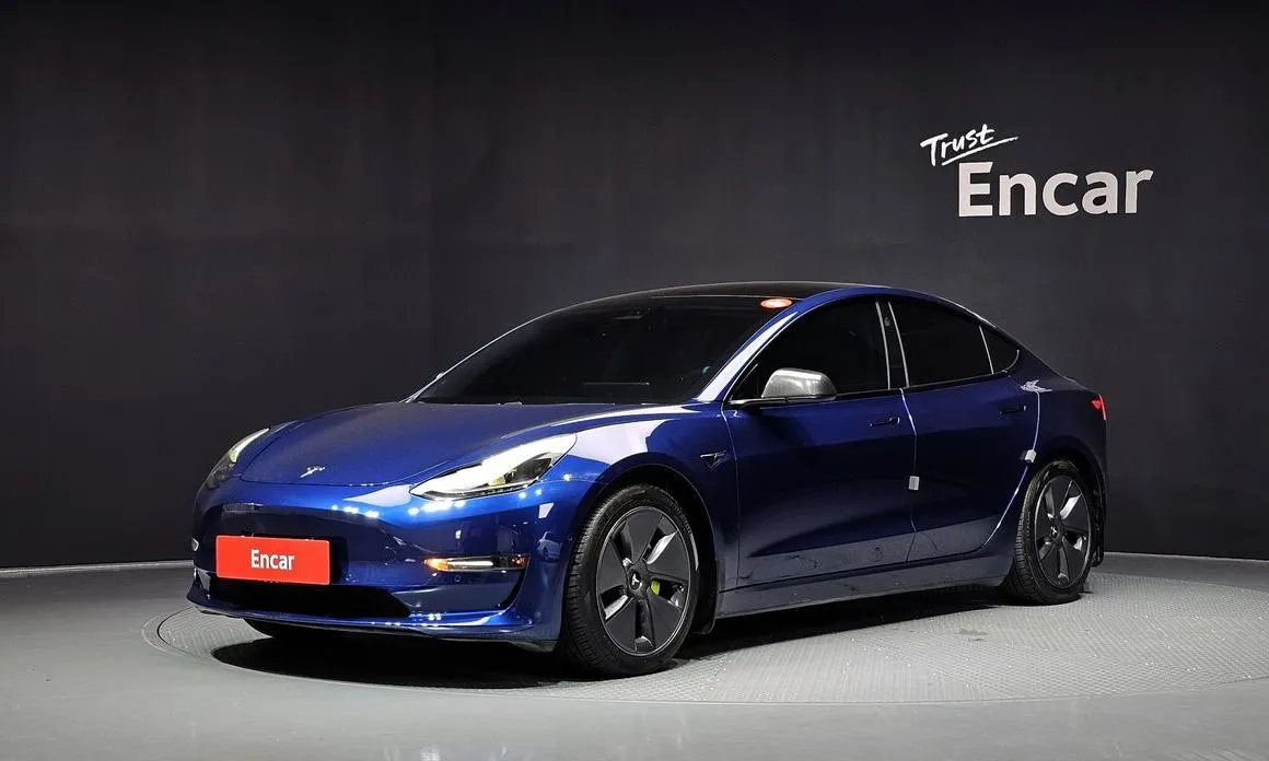 Tesla Model 3 — фото 1