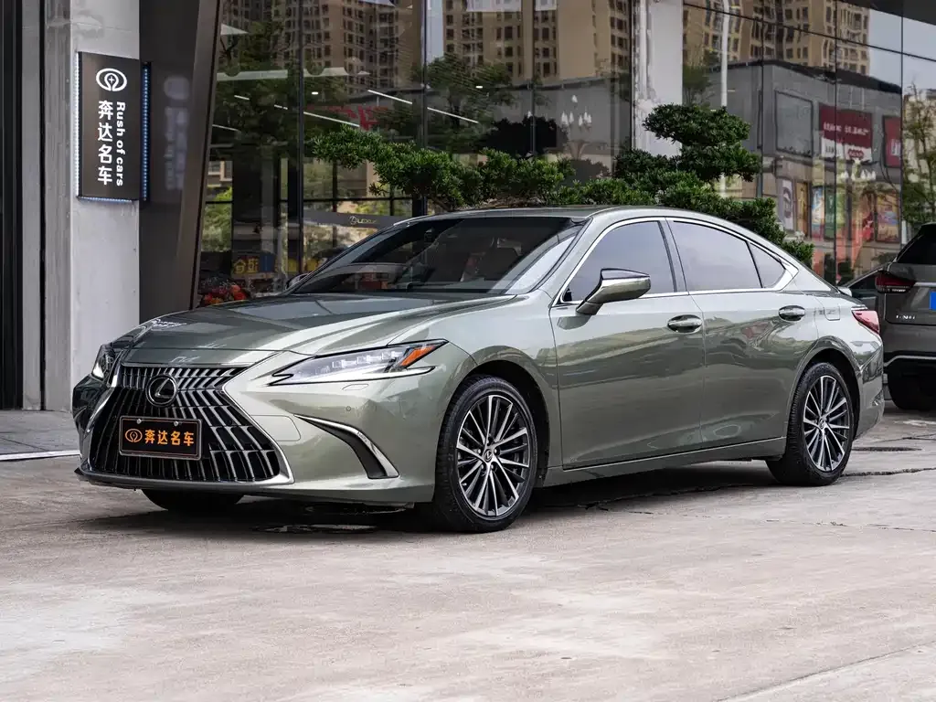 Lexus ES — фото 1