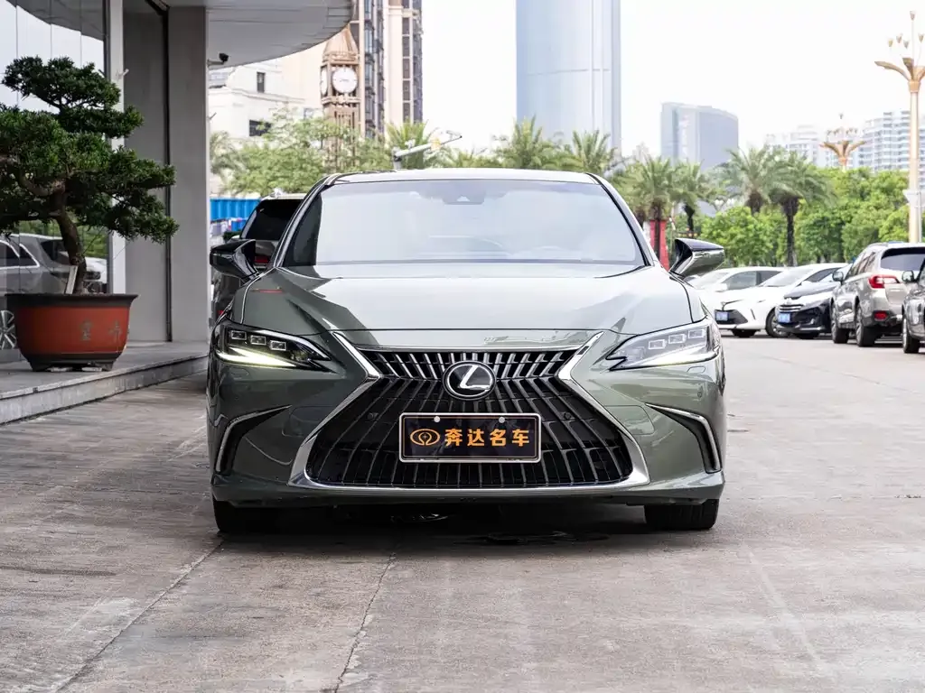 Lexus ES — фото 10