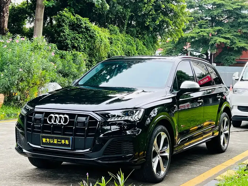 Audi Q7 — фото 1