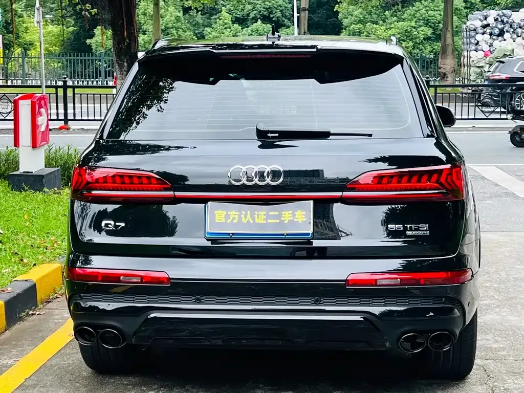 Audi Q7 — фото 8