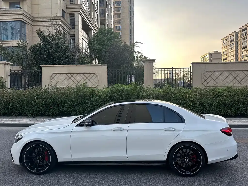 Mercedes-Benz E-Class AMG — фото 5