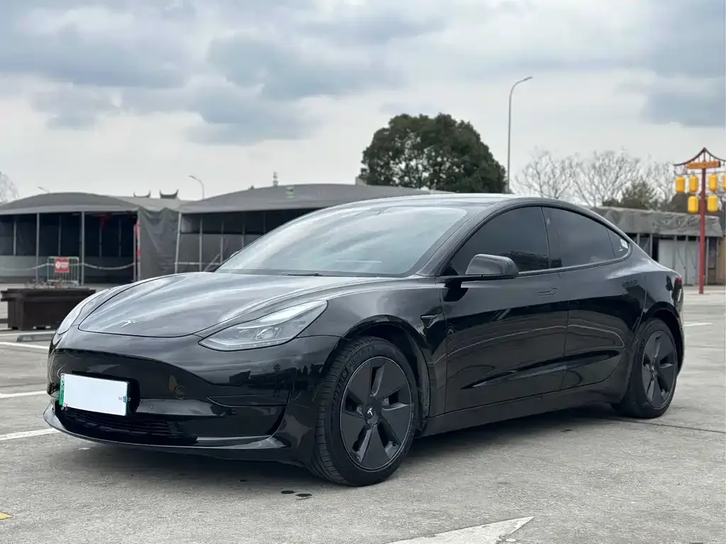 Tesla Model 3 — фото 1