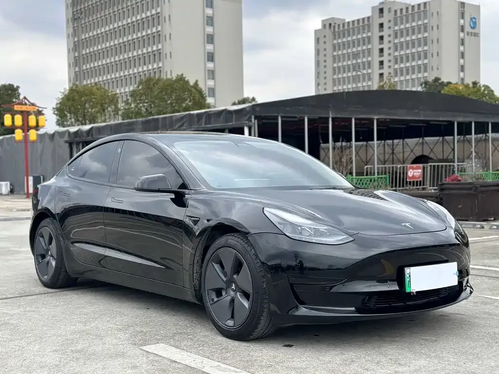 Tesla Model 3 — фото 10
