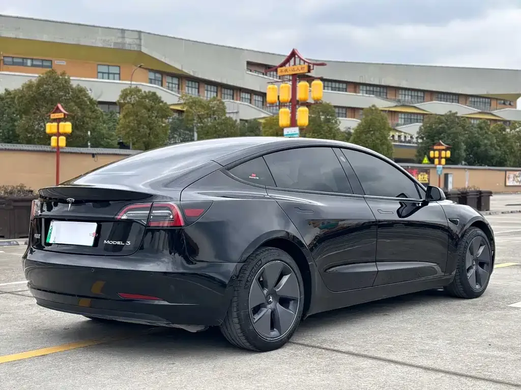 Tesla Model 3 — фото 5