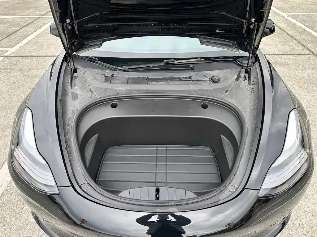 Tesla Model 3 — фото 7