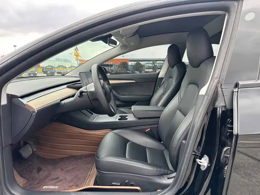 Tesla Model 3 — фото 6