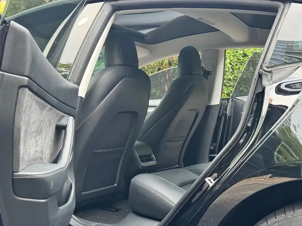 Tesla Model 3 — фото 4