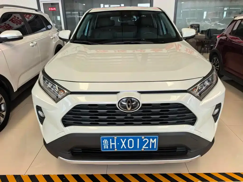 Toyota RAV4 — фото 5