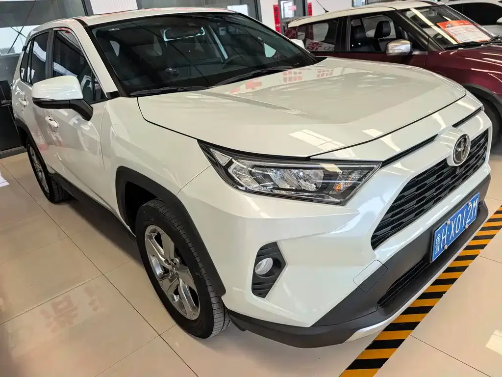 Toyota RAV4 — фото 10