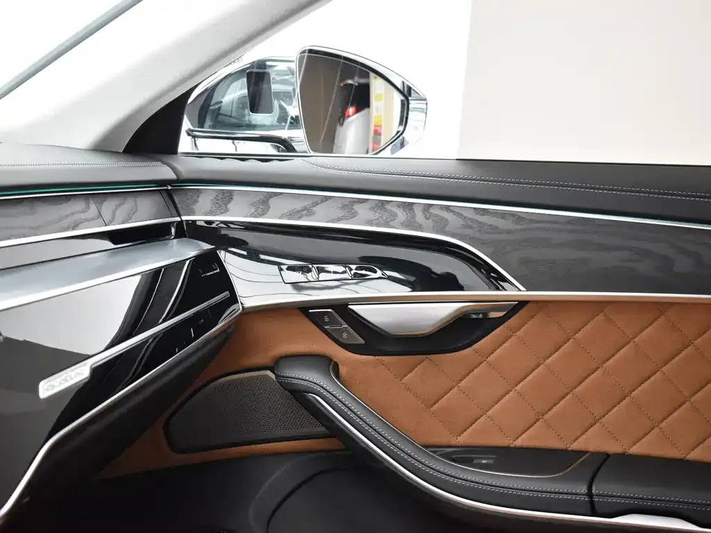 Audi A8 — фото 10