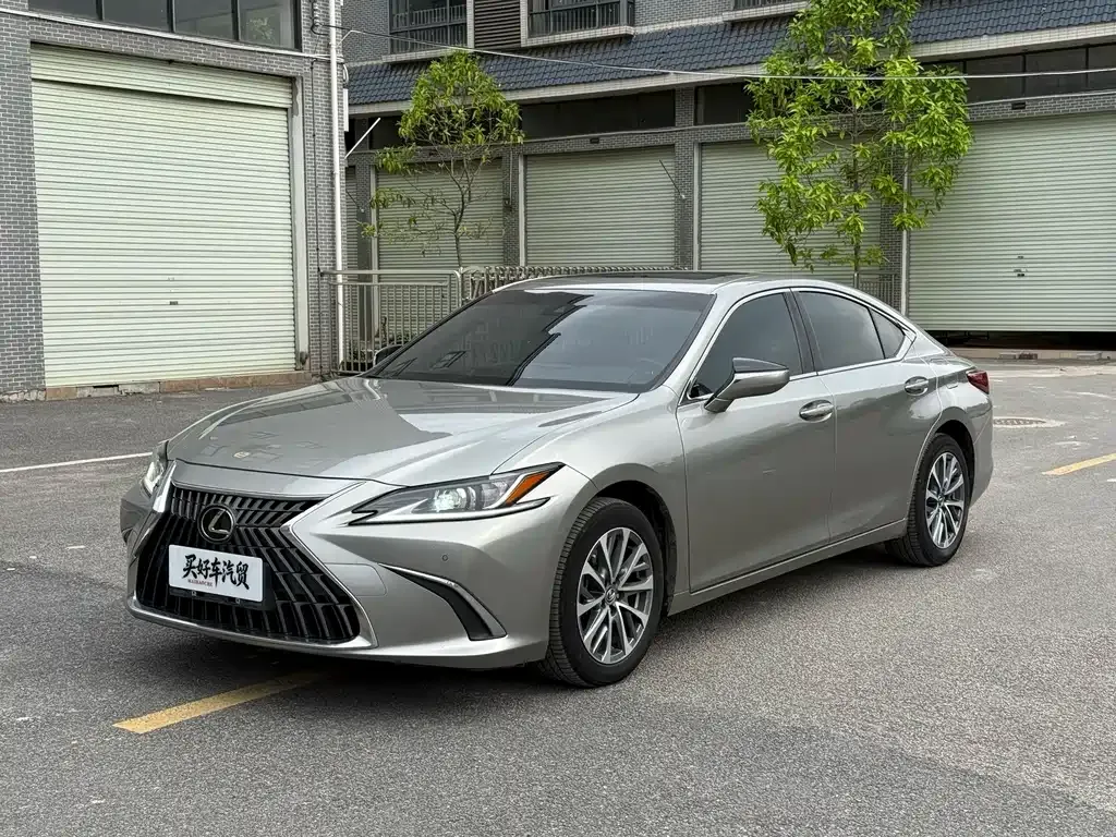 Lexus ES — фото 1