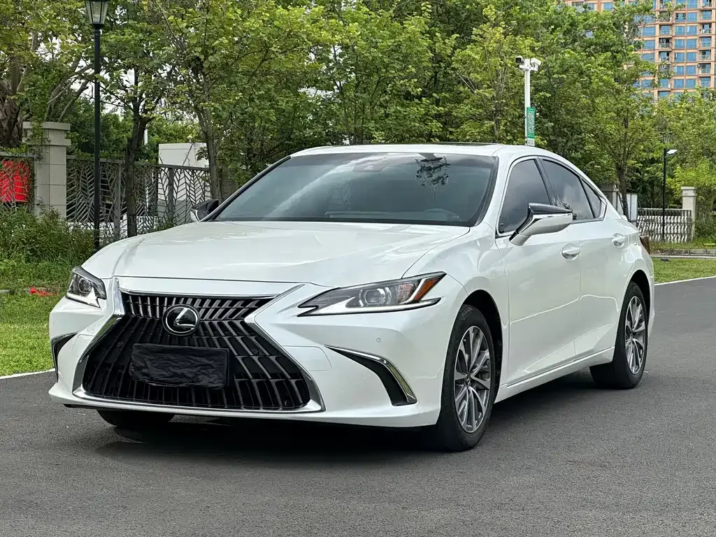 Lexus ES — фото 1