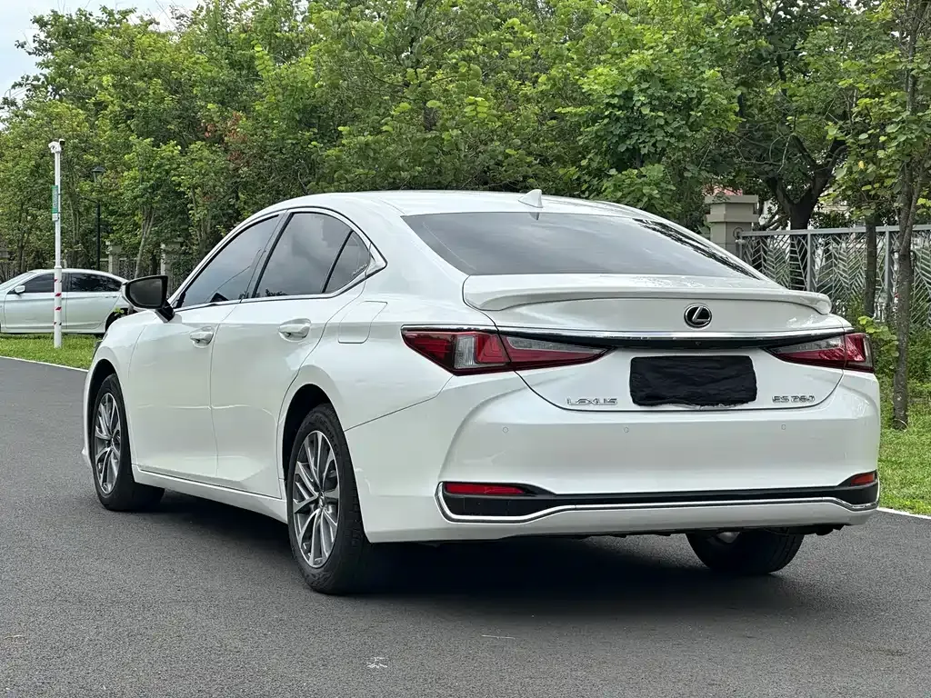 Lexus ES — фото 10