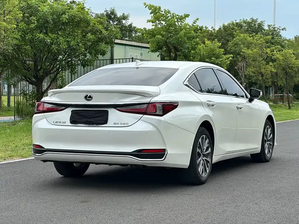 Lexus ES — фото 7