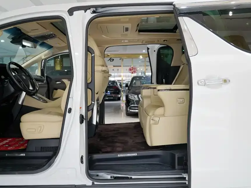 Toyota Vellfire — фото 6