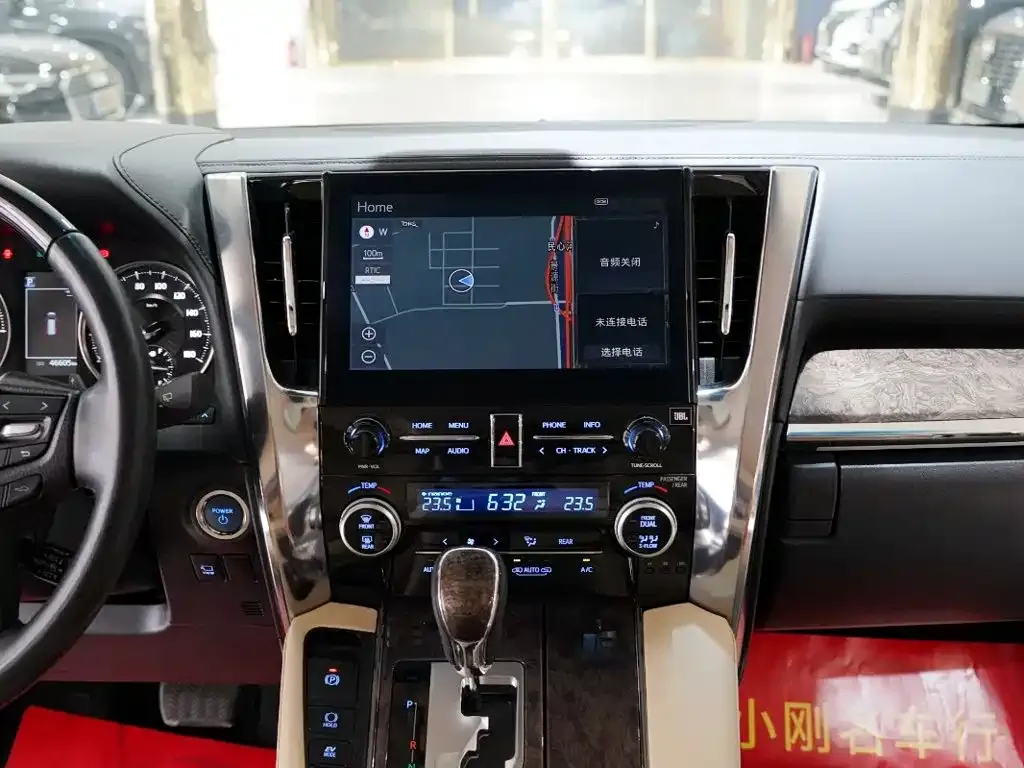 Toyota Vellfire — фото 10