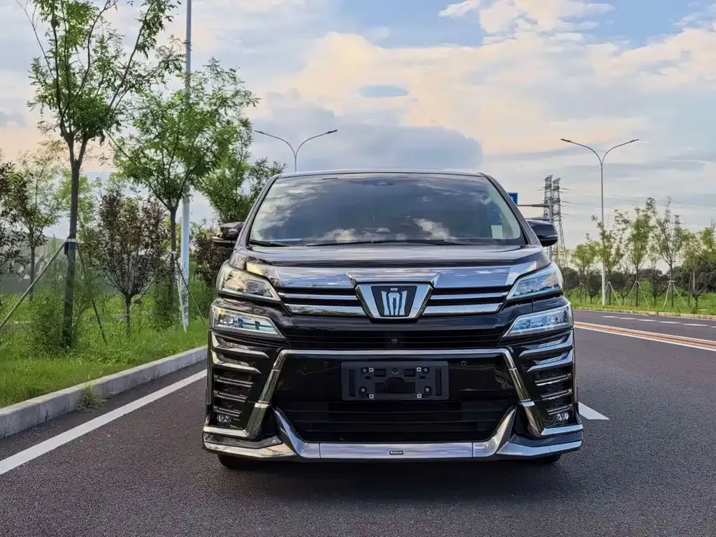 Toyota Vellfire — фото 6