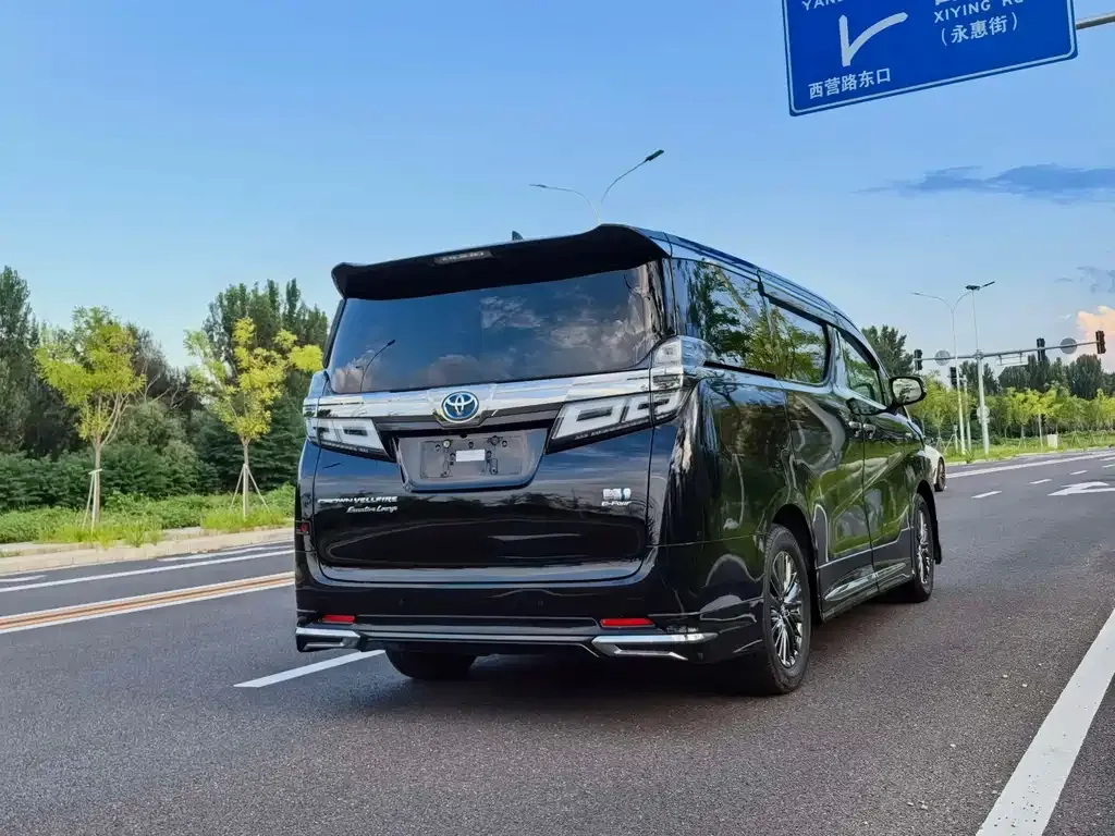 Toyota Vellfire — фото 4