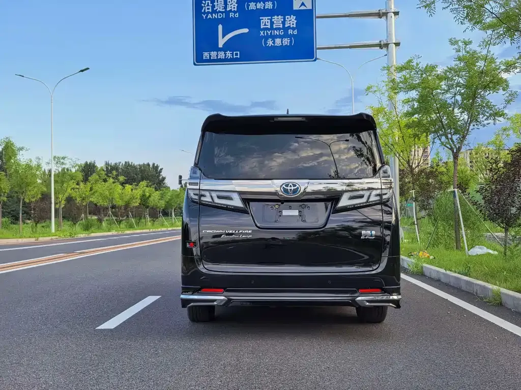 Toyota Vellfire — фото 8