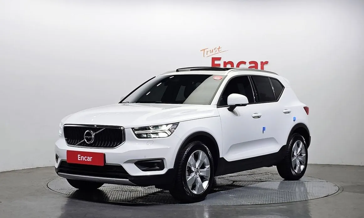 Volvo XC40 — фото 1