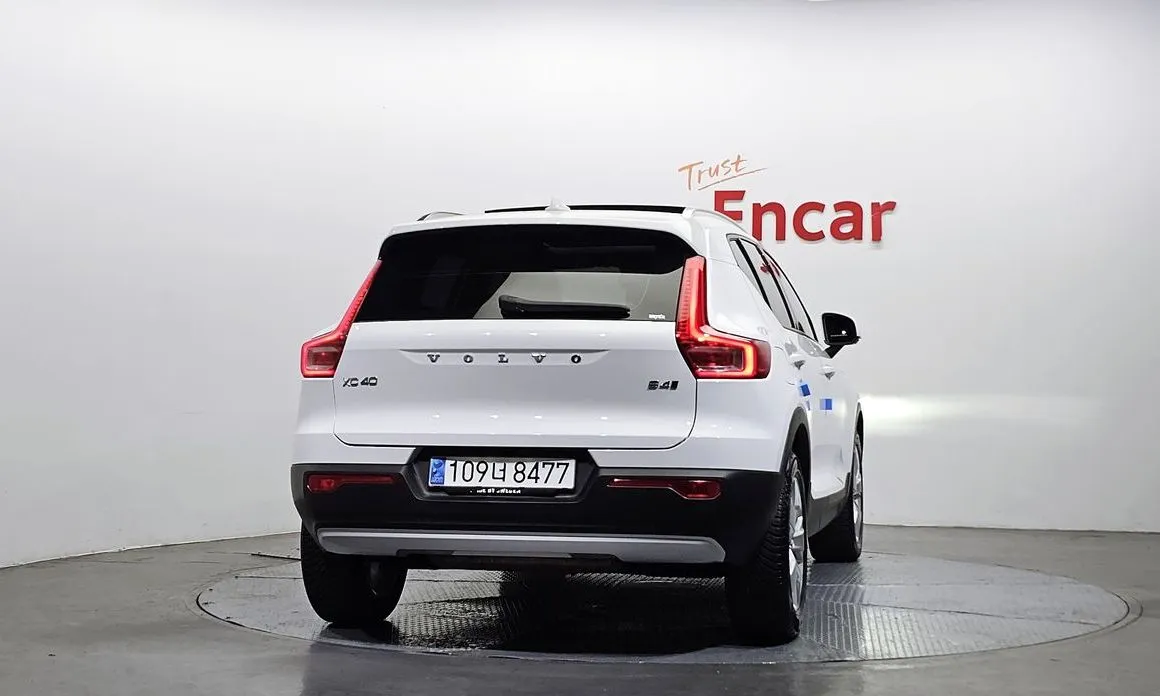 Volvo XC40 — фото 6