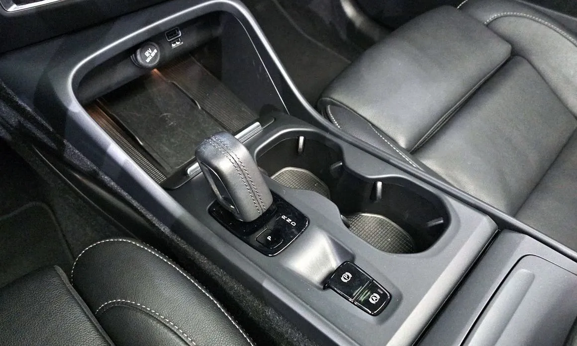 Volvo XC40 — фото 10