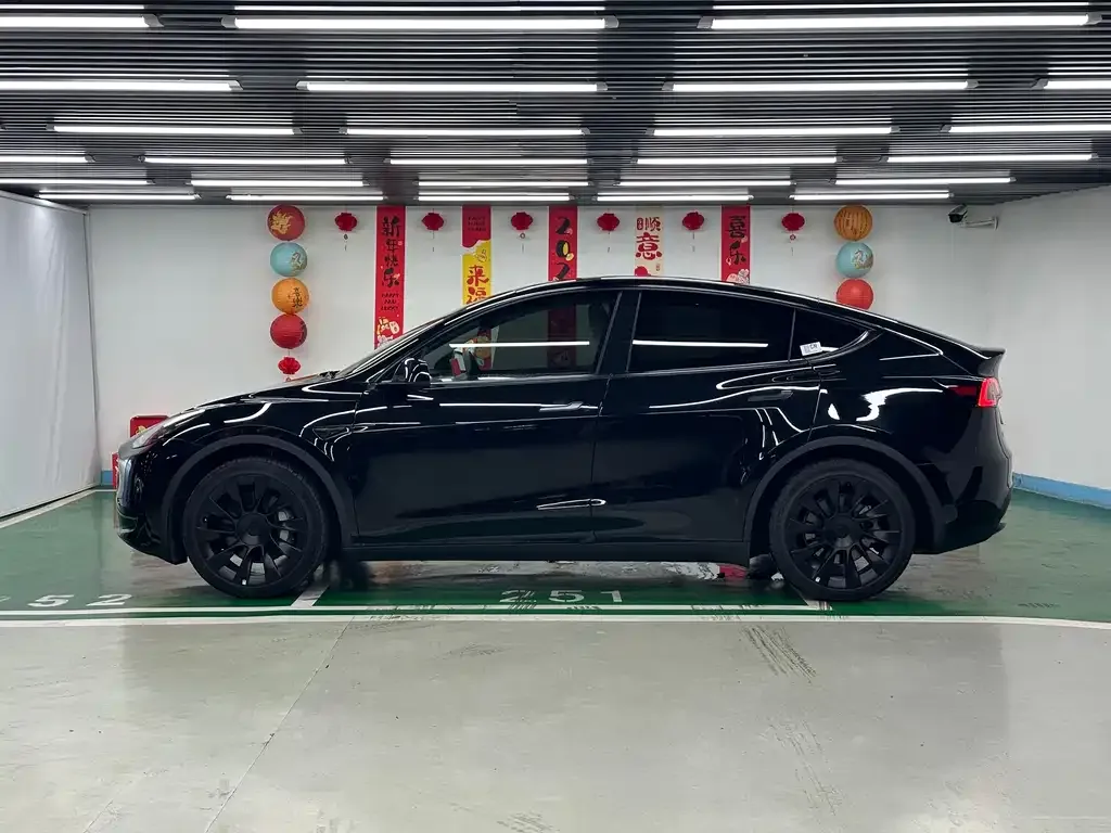 Tesla Model Y — фото 4