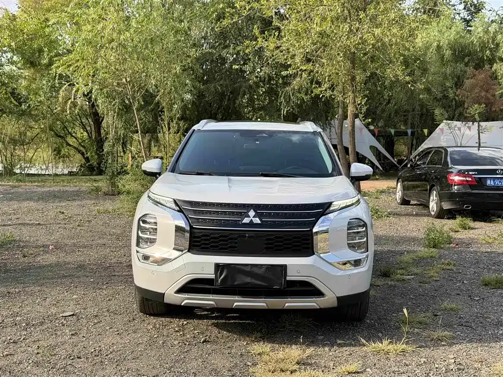 Mitsubishi Outlander — фото 10