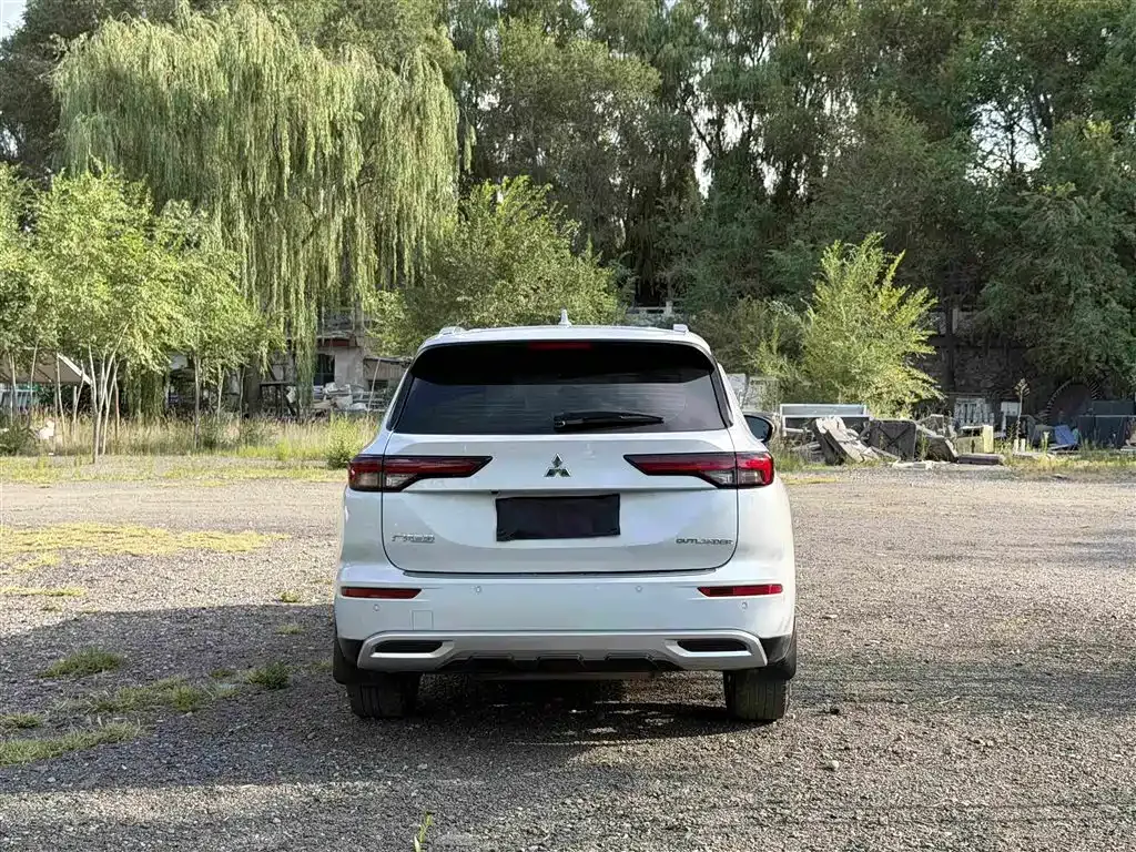 Mitsubishi Outlander — фото 8