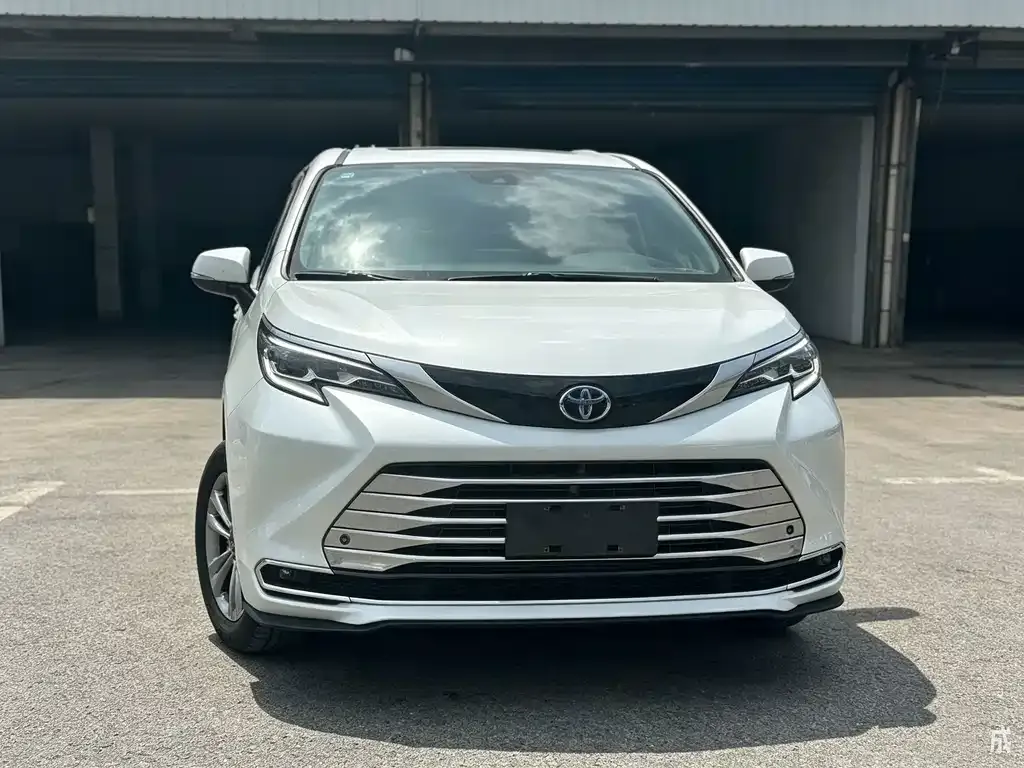 Toyota Sienna — фото 8
