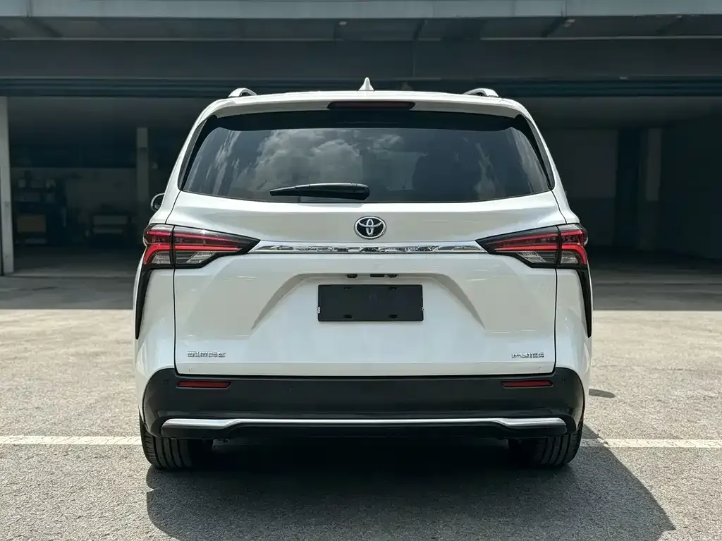 Toyota Sienna — фото 3