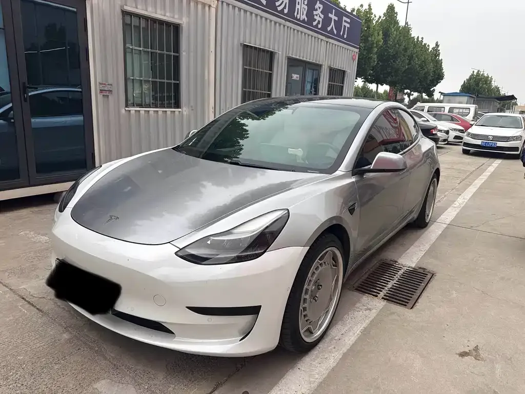 Tesla Model 3 — фото 1