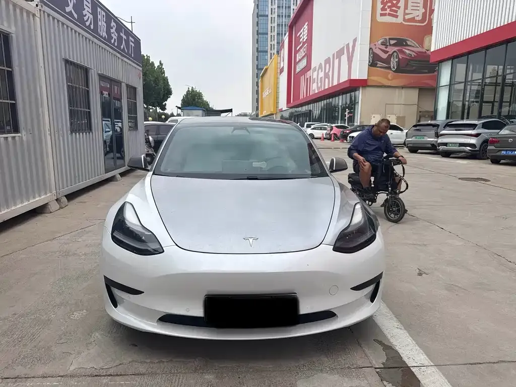 Tesla Model 3 — фото 3