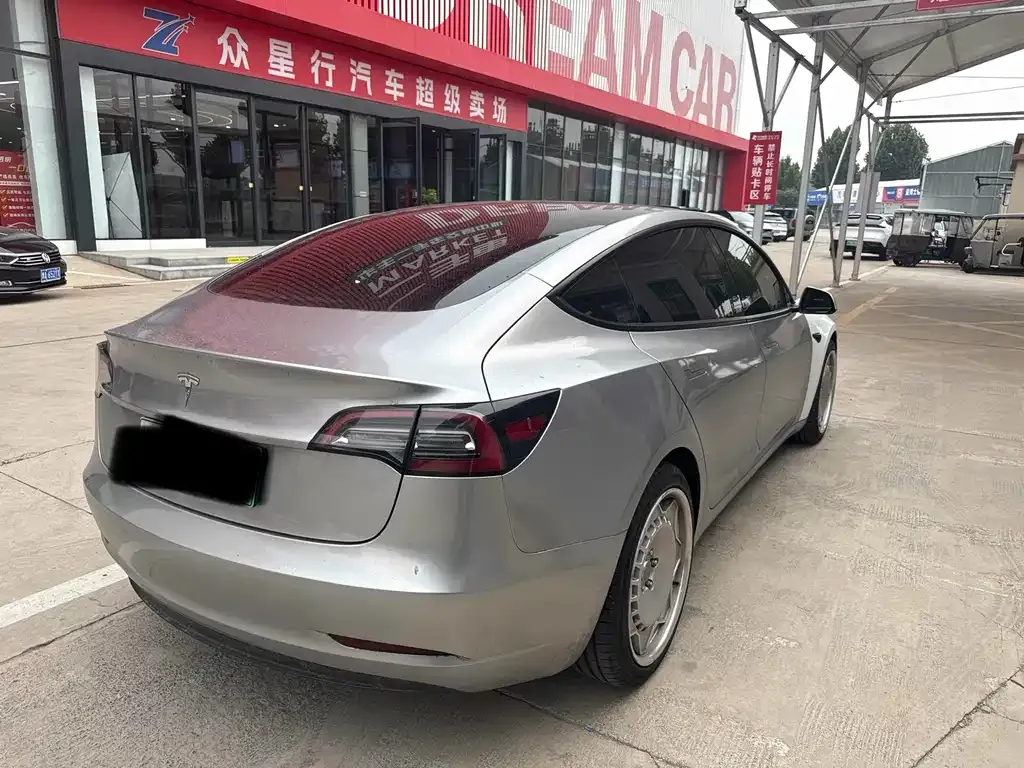 Tesla Model 3 — фото 4