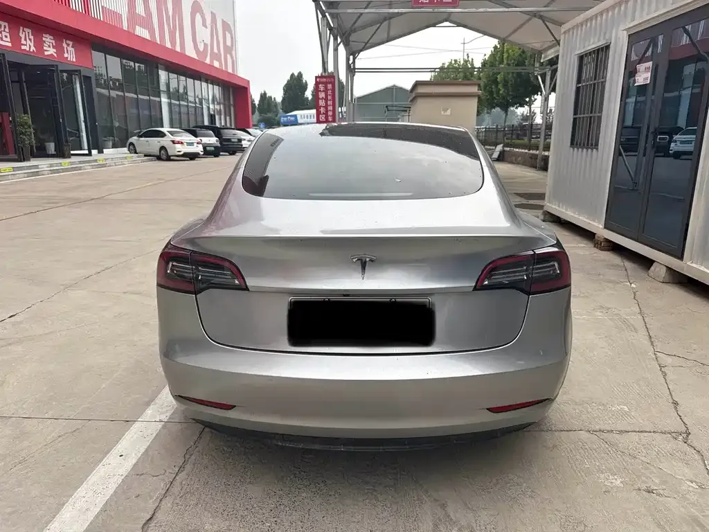 Tesla Model 3 — фото 8