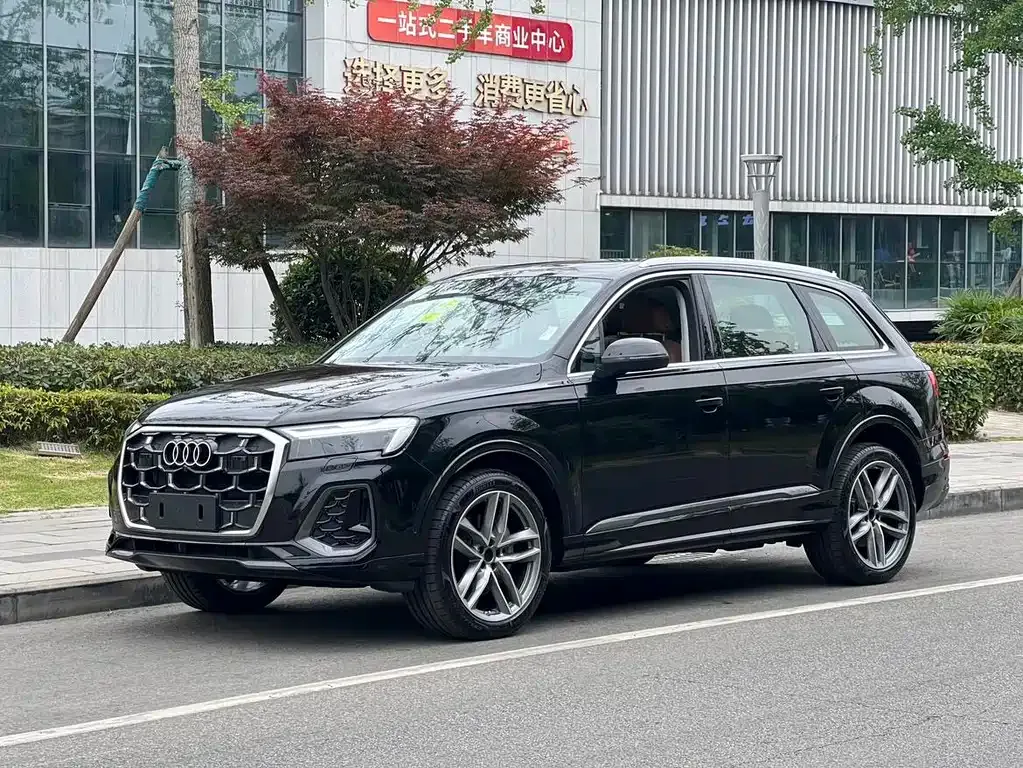 Audi Q7 — фото 1