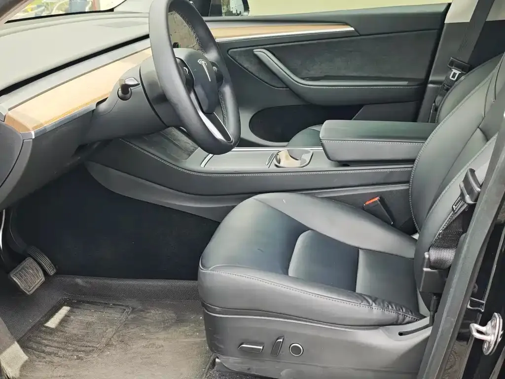 Tesla Model Y — фото 6