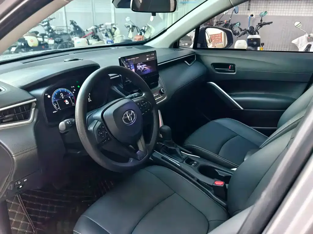 Toyota Corolla Cross — фото 4