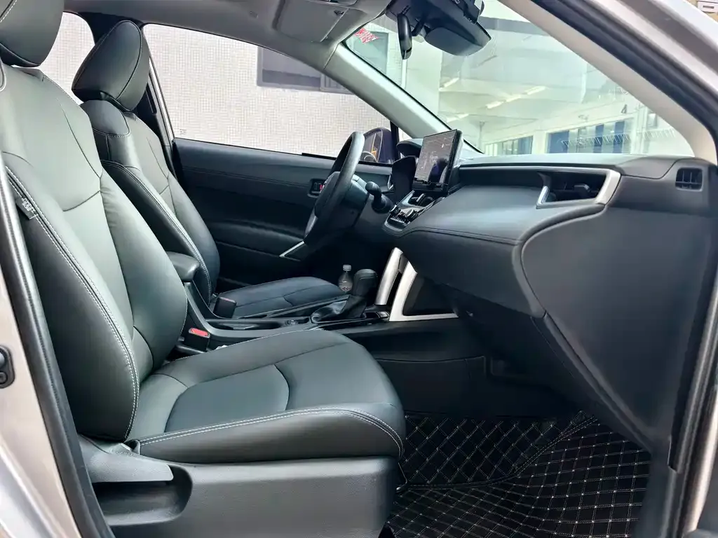 Toyota Corolla Cross — фото 10