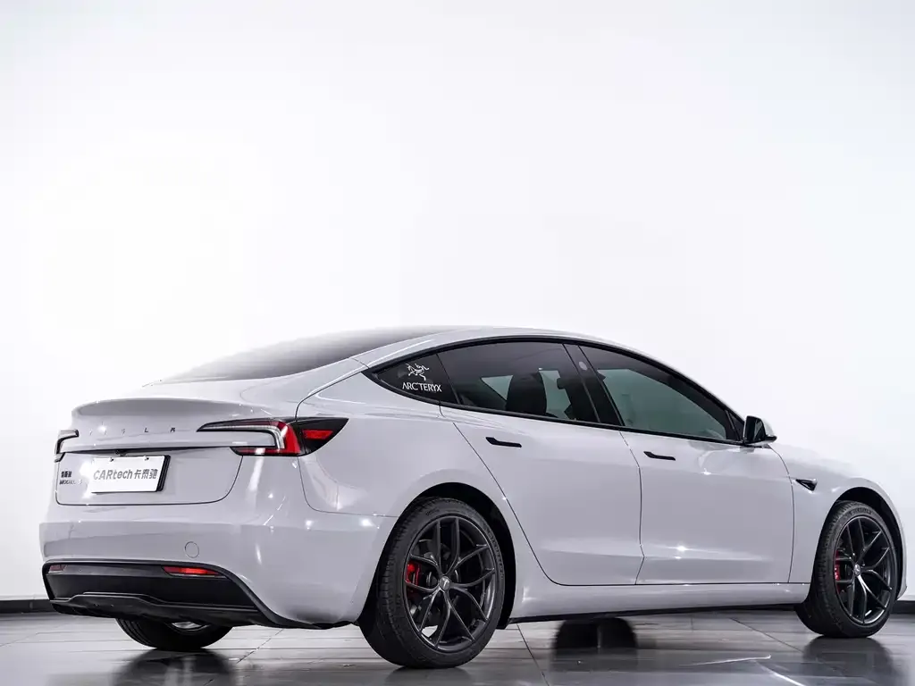Tesla Model 3 — фото 2