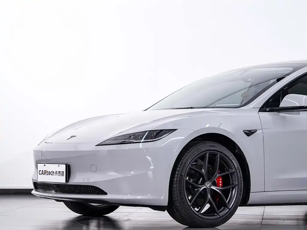 Tesla Model 3 — фото 3