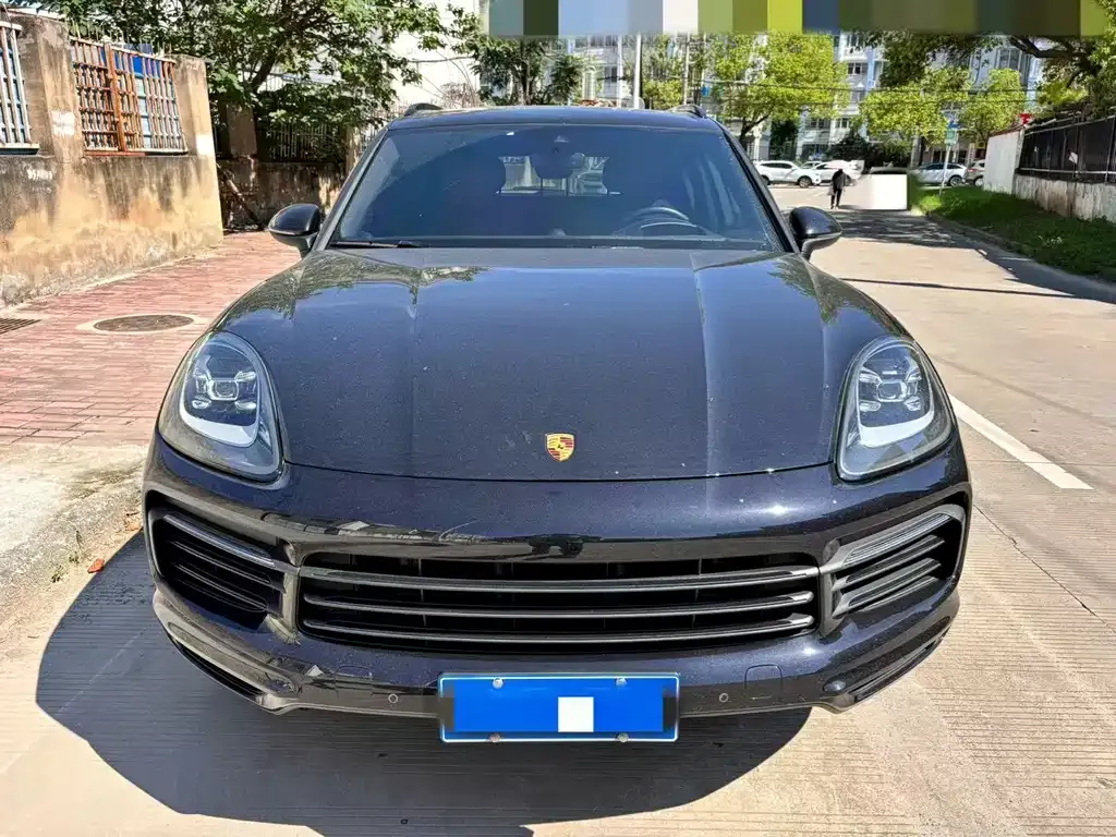 Porsche Cayenne — фото 1