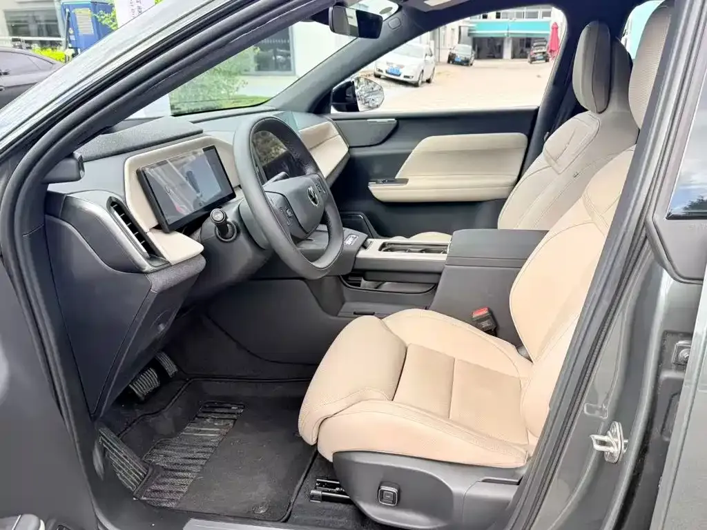 Volvo XC70 Plug-in Hybrid — фото 7