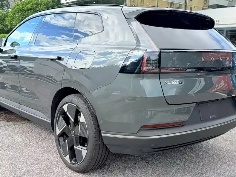 Volvo XC70 Plug-in Hybrid — фото 8