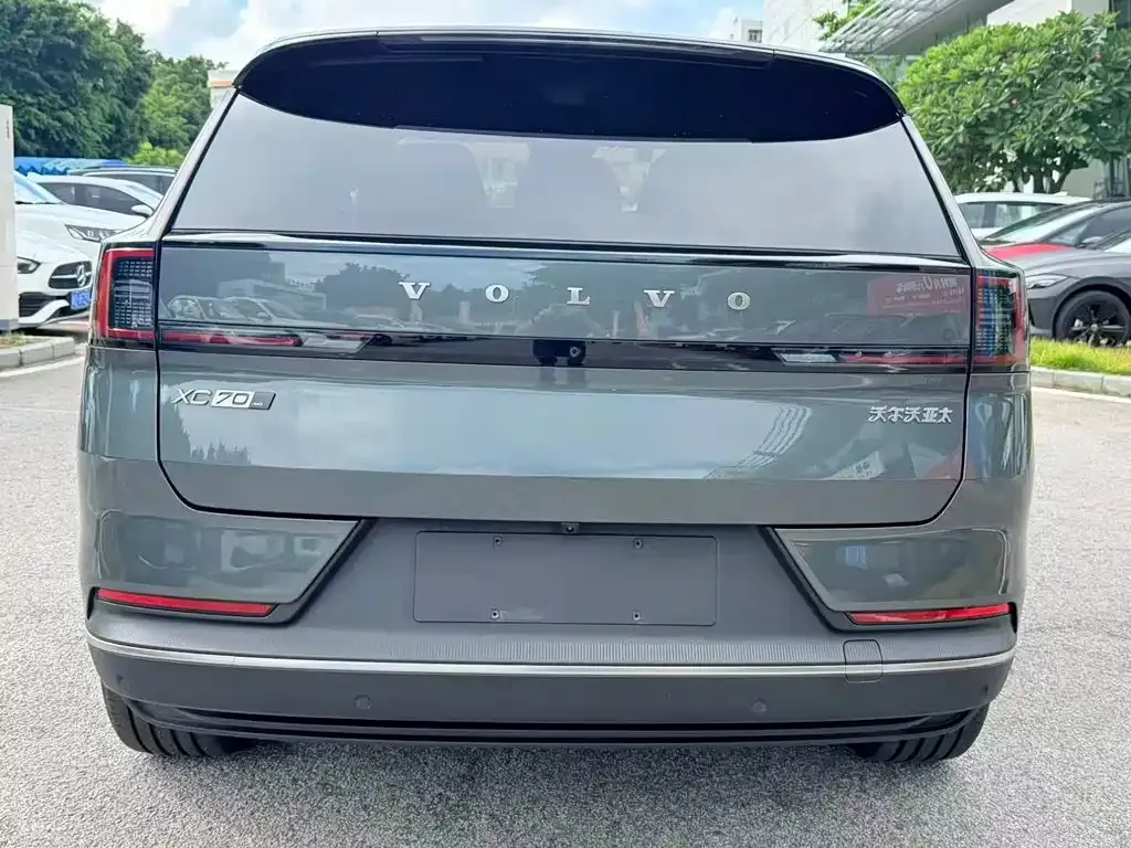 Volvo XC70 Plug-in Hybrid — фото 6
