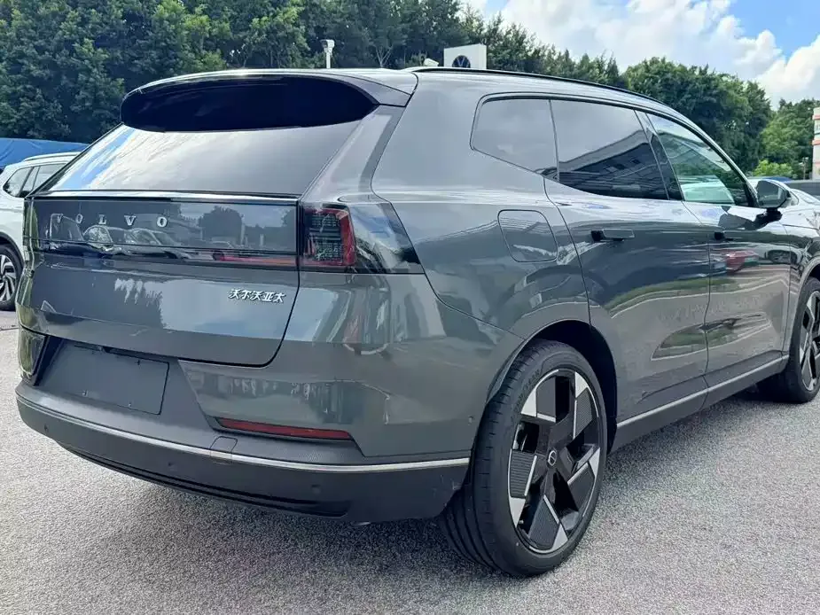 Volvo XC70 Plug-in Hybrid — фото 3